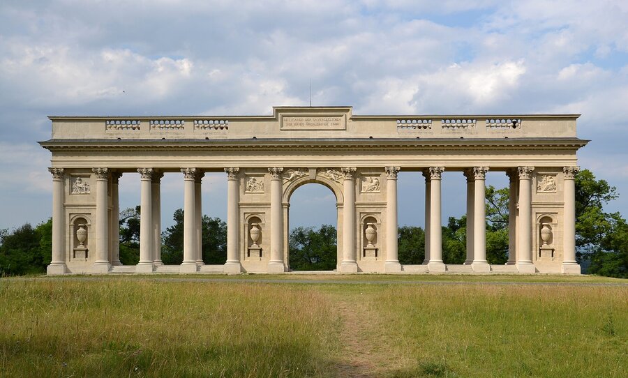 Kolumnada na Rajstně (Reistně)