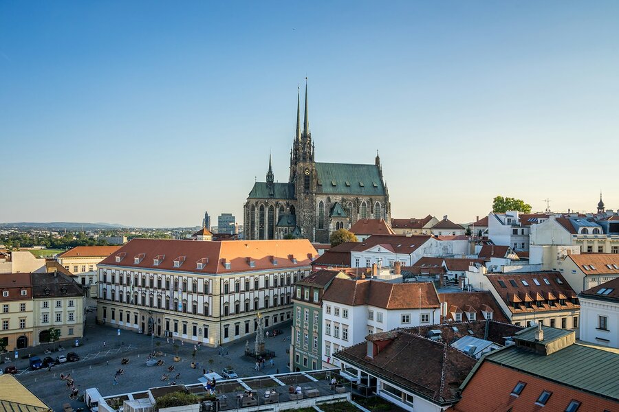 Widok na centrum Brna z katedrą św. Piotra i Pawła