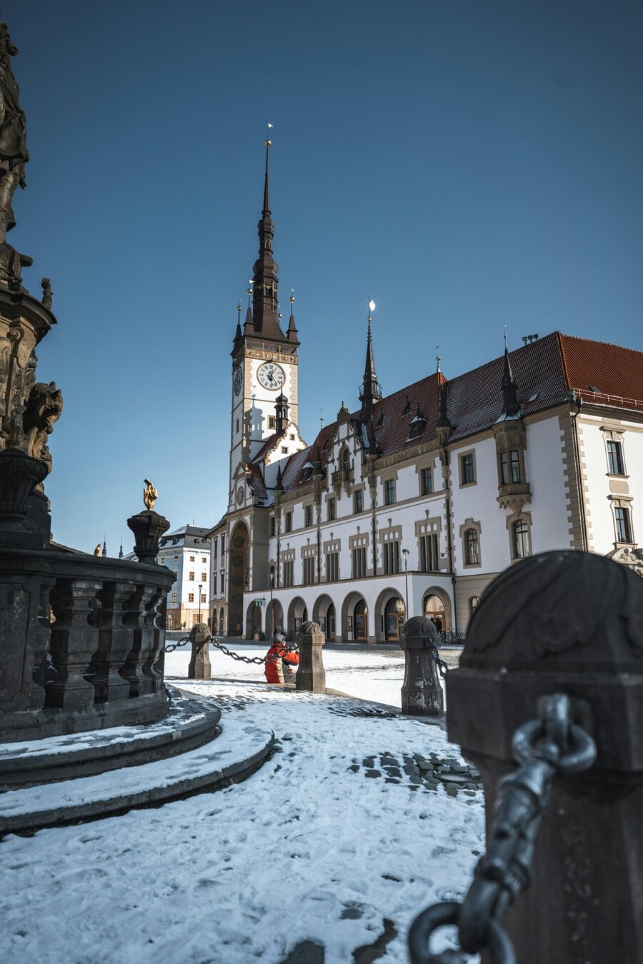 Ratusz z wieżą zegarową w Ołomuńcu zimą